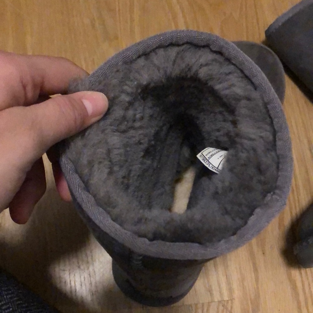 Grey, uggs - Picture 4 of 6